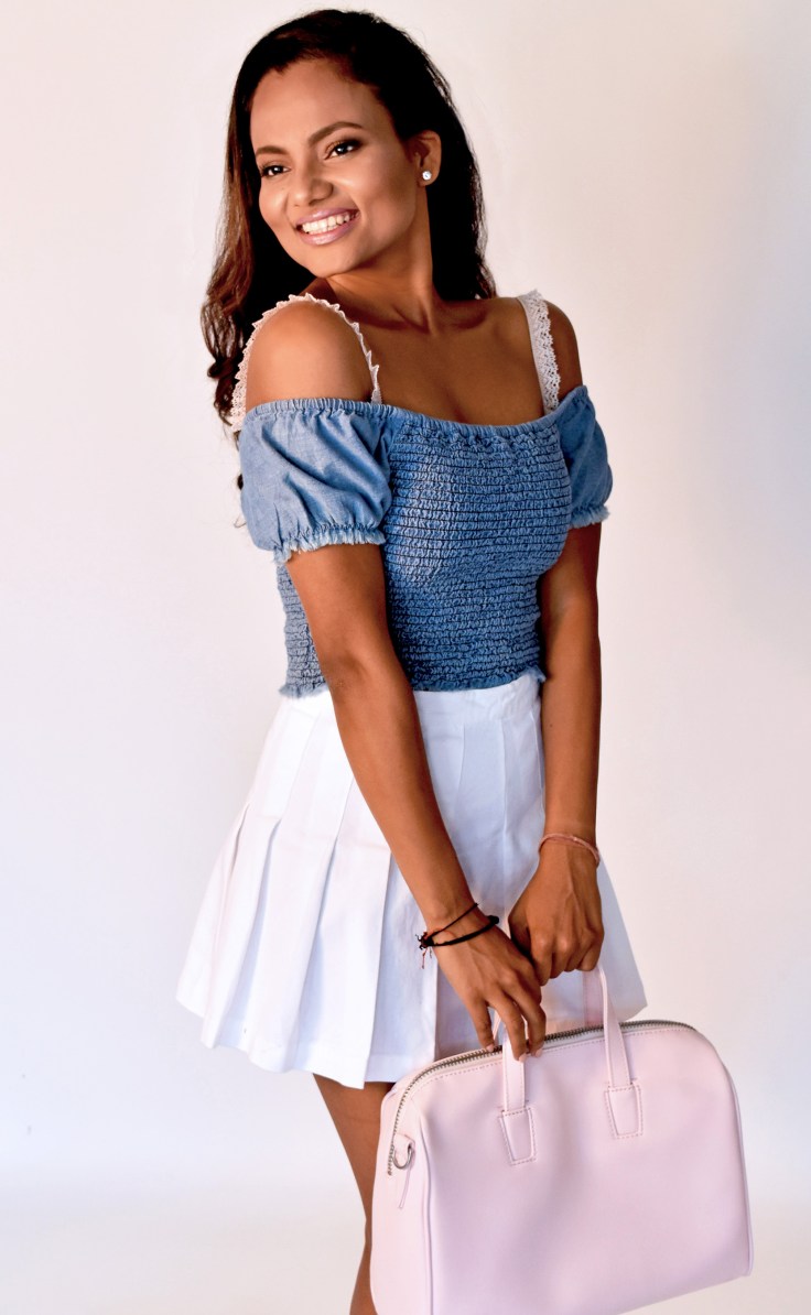 braserie_shalini_neutralstraps_midshot_smiling_july2018